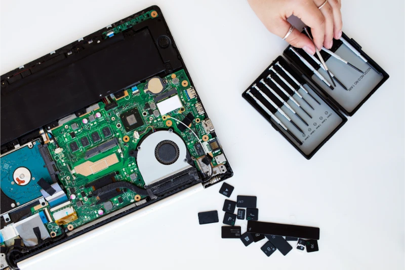 Free Consultation Cleaning Laptop Inside
